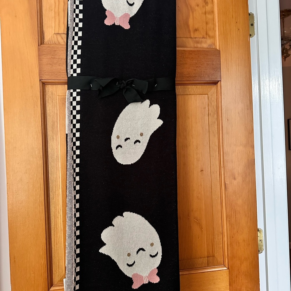 Goblin & Ghoul Oversized Decorative Throw – Cute Ghost Design (50” x 70”)